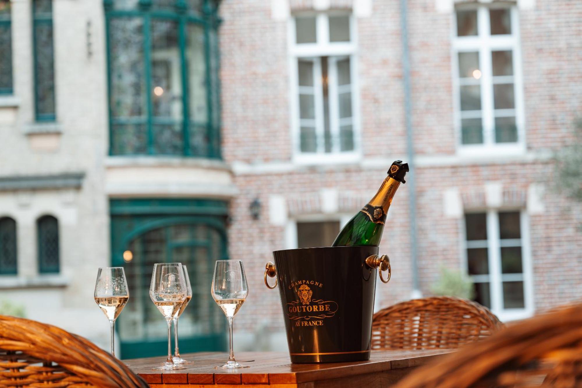 Hotel Castel Jeanson Ay-Champagne Zewnętrze zdjęcie
